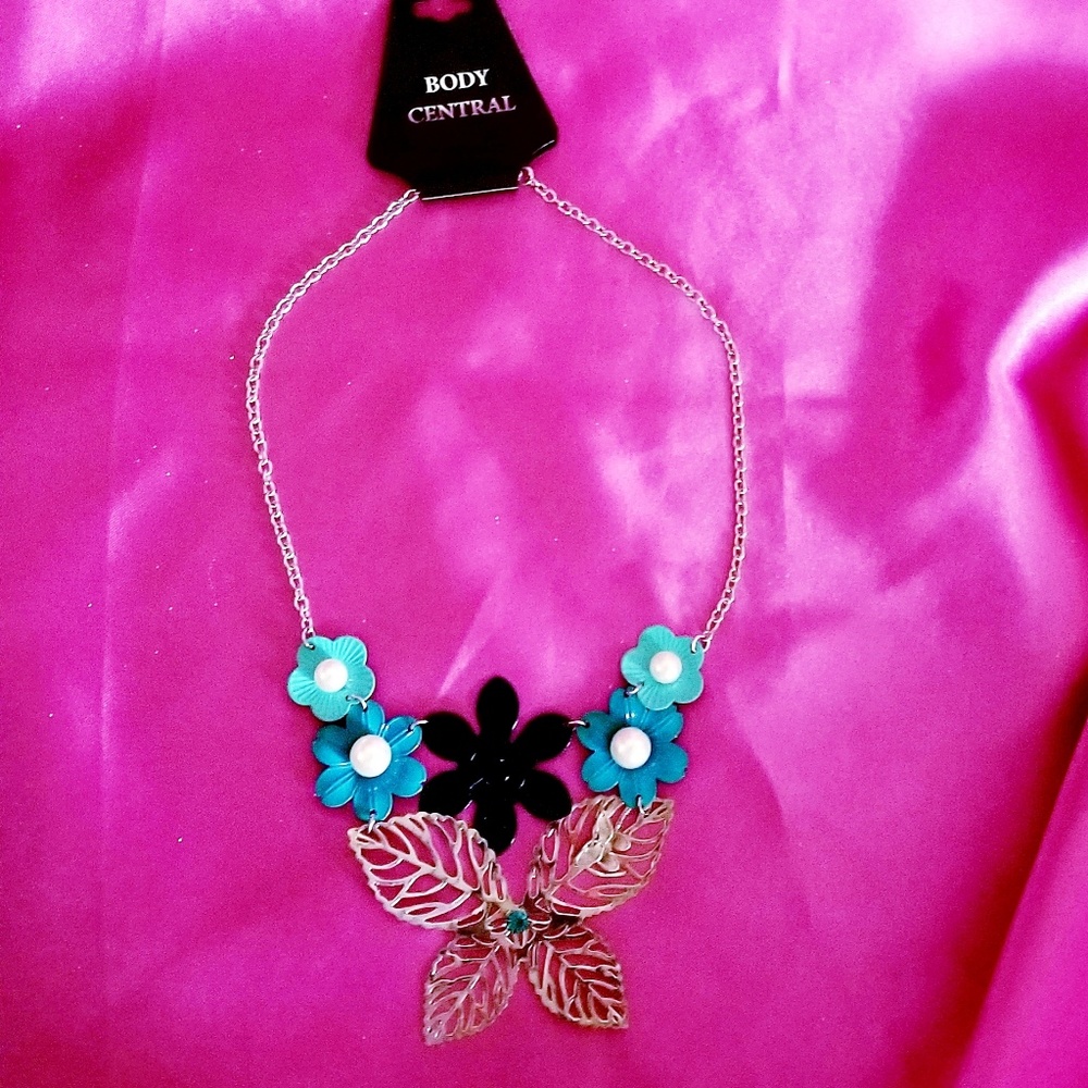 🛍🛍Necklace by: Body Central